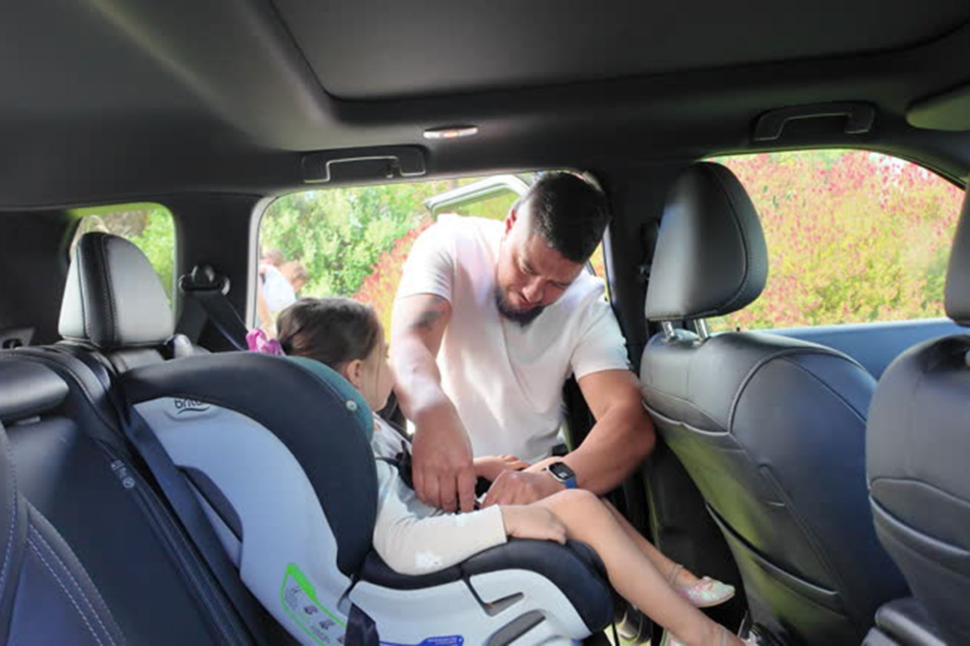 Các hãng ô tô khẳng định các mẫu xe đều dễ dàng lắp ghế trẻ em trên ô tô