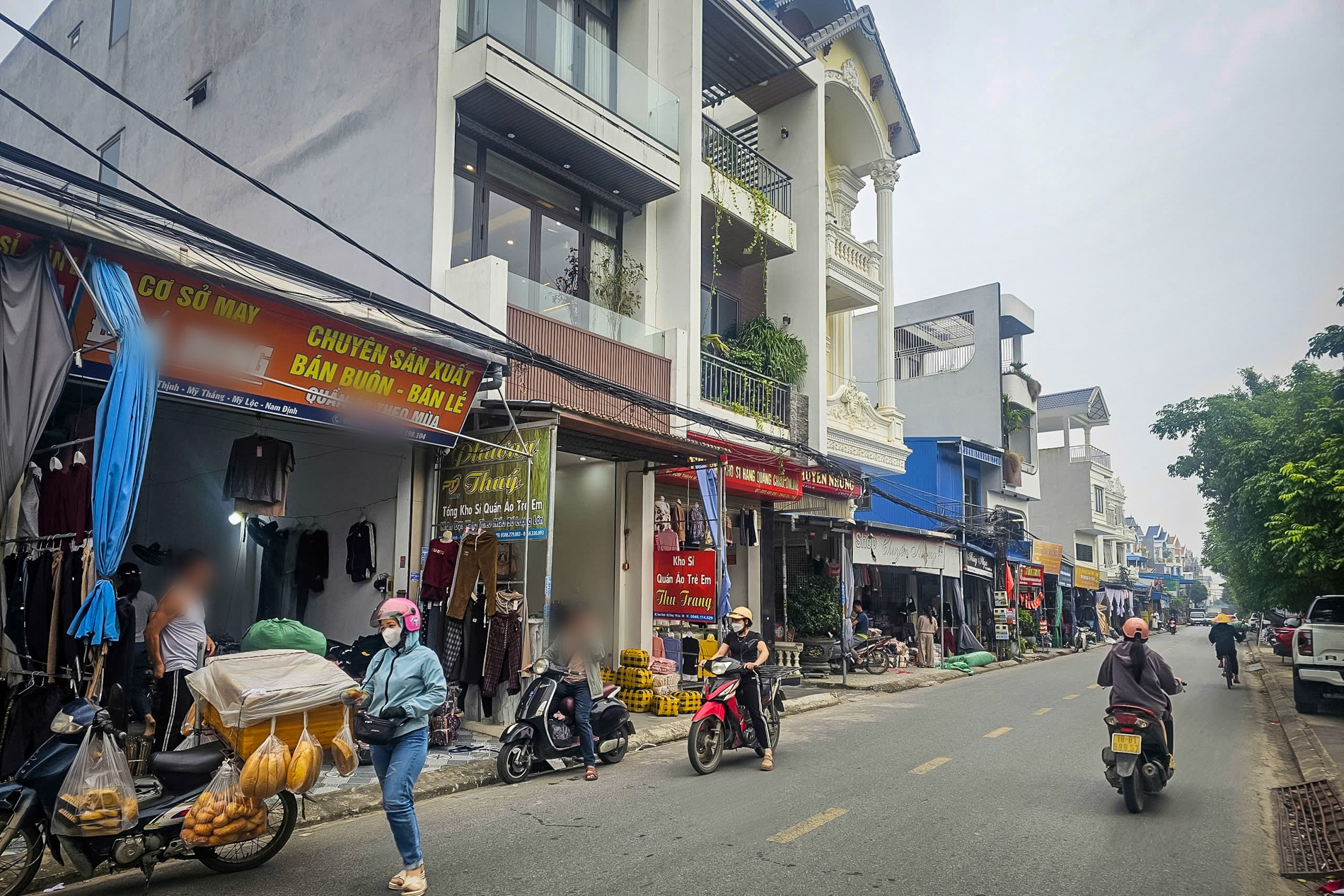 Đơn hàng tăng đột biến, ‘thủ phủ’ may mặc Ninh Bình chạy hết công suất trở lại