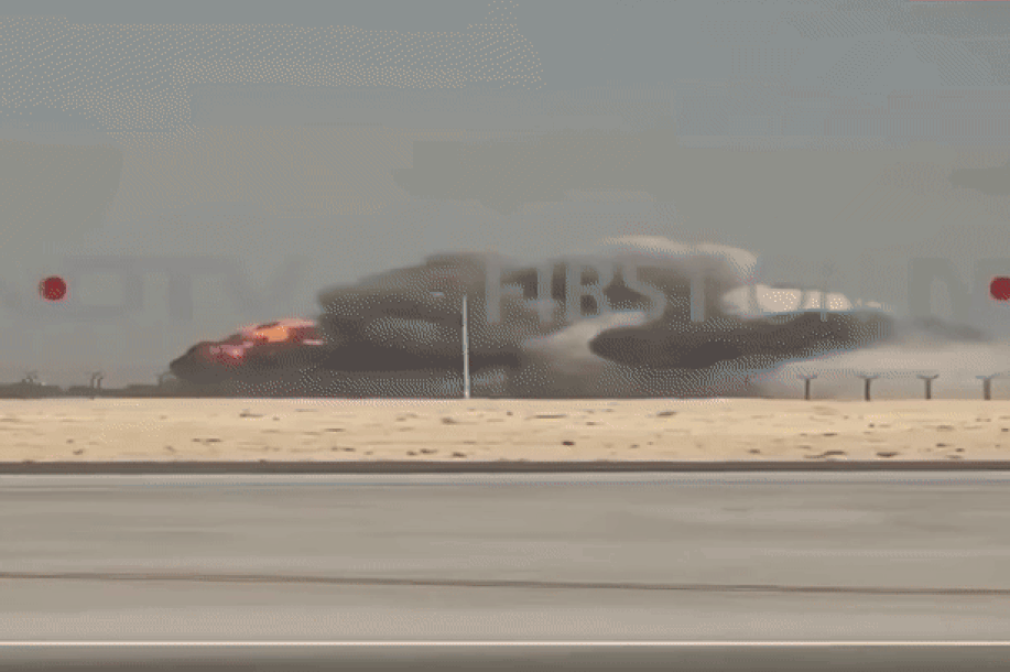 Khoảnh khắc tiêm kích Ấn Độ rơi khi bay trình diễn ở triển lãm Dubai