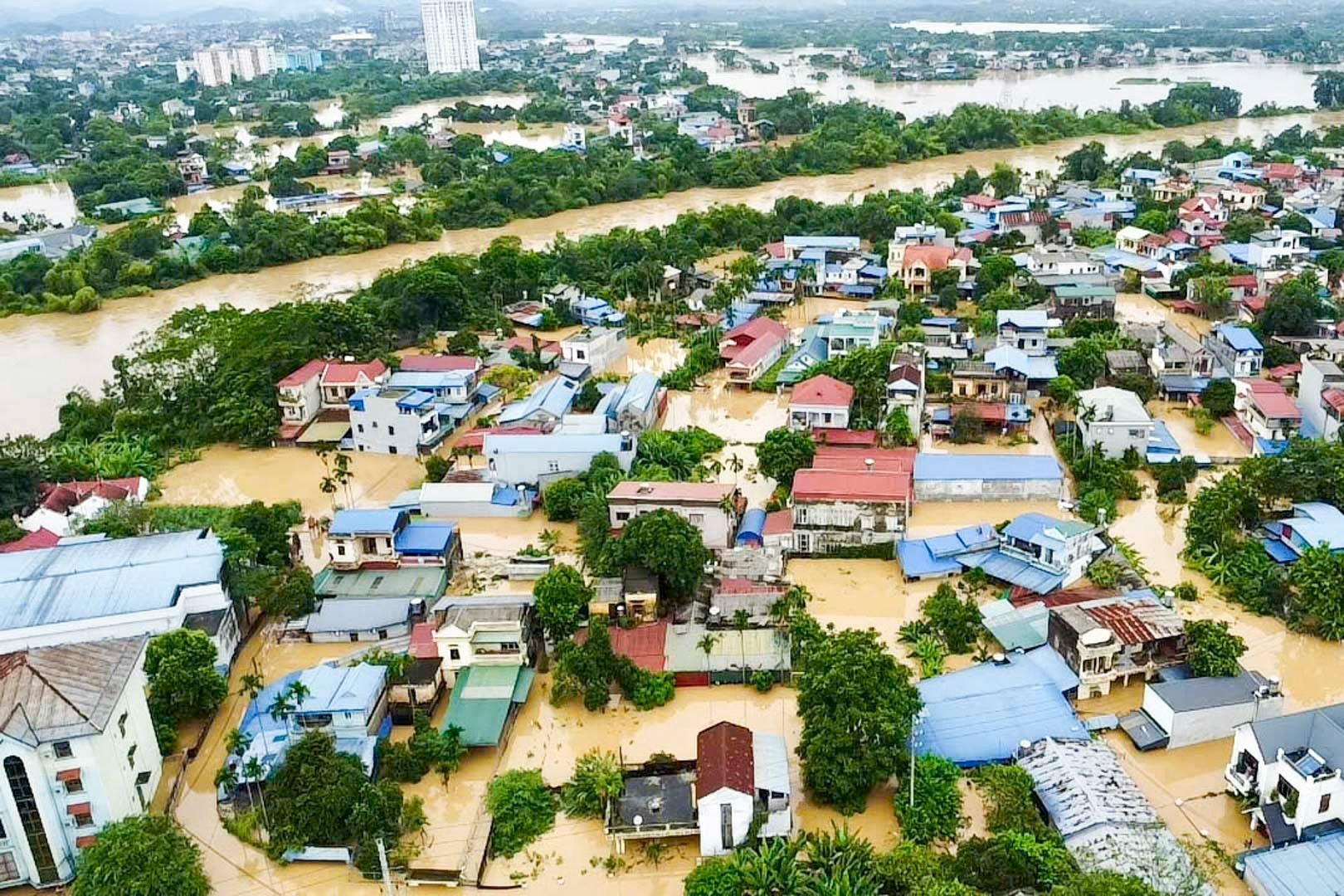 Mưa lũ cực đoan dồn dập, chuyên gia cảnh báo 'lỗ hổng' trong vận hành hồ chứa
