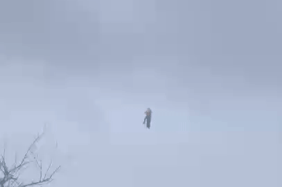 Nghẹt thở phút dùng drone giải cứu người dân mắc kẹt giữa lũ dữ