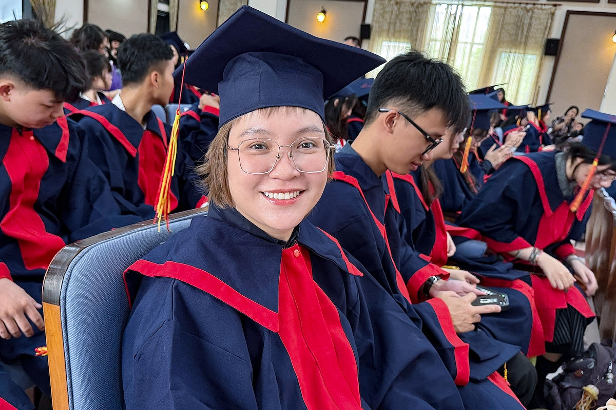 Người phụ nữ Hà Nội tốt nghiệp thủ khoa đại học ở tuổi gần 40