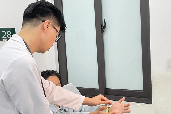 nu sinh 18 tuoi bat ngo dot quy trong buoi ngoai khoa cuoi tuan 931.png