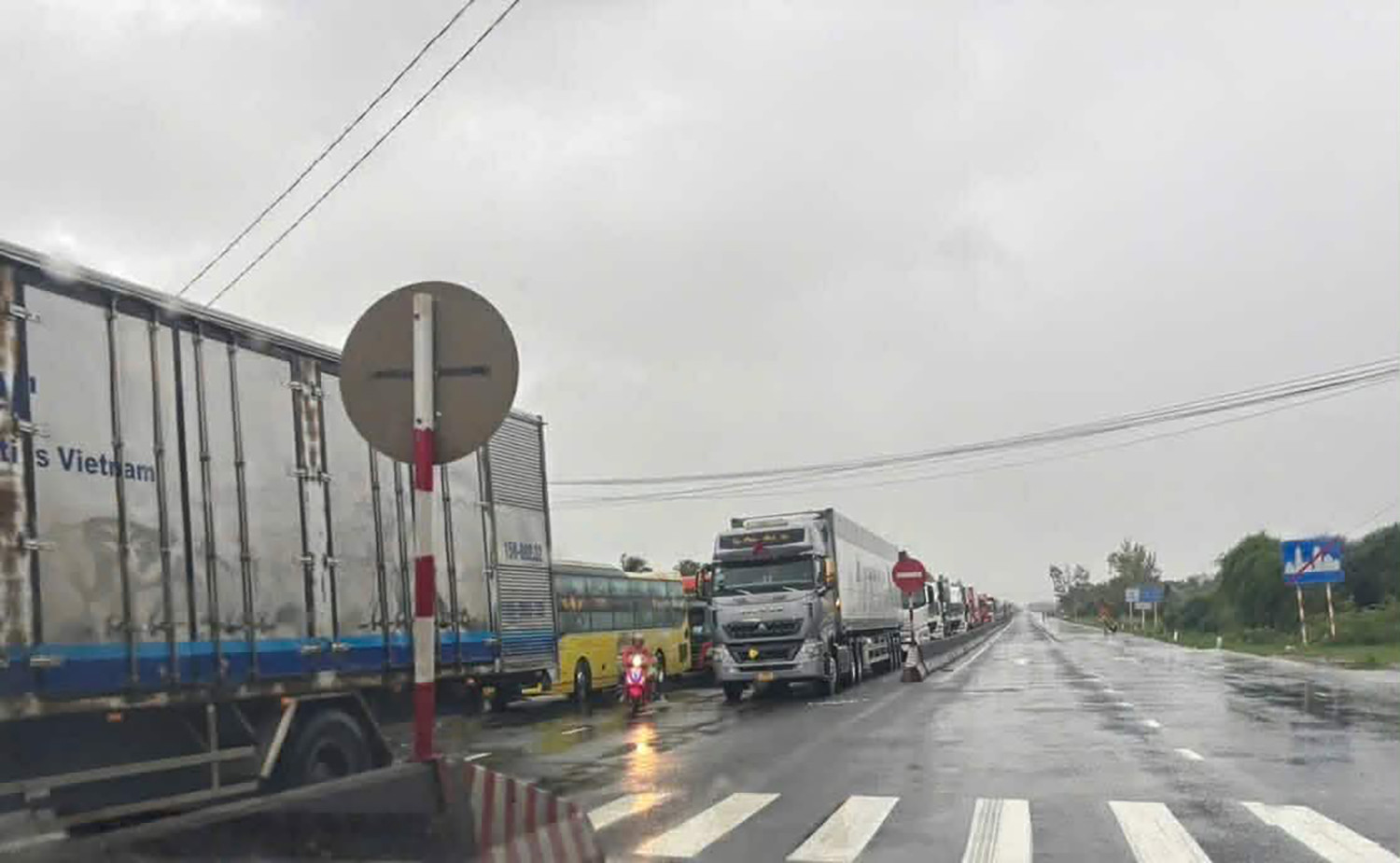 QL 1 ùn tắc (1).jpg