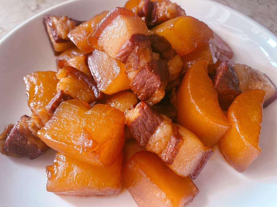 thịt kho củ cải gấu bông.jpg