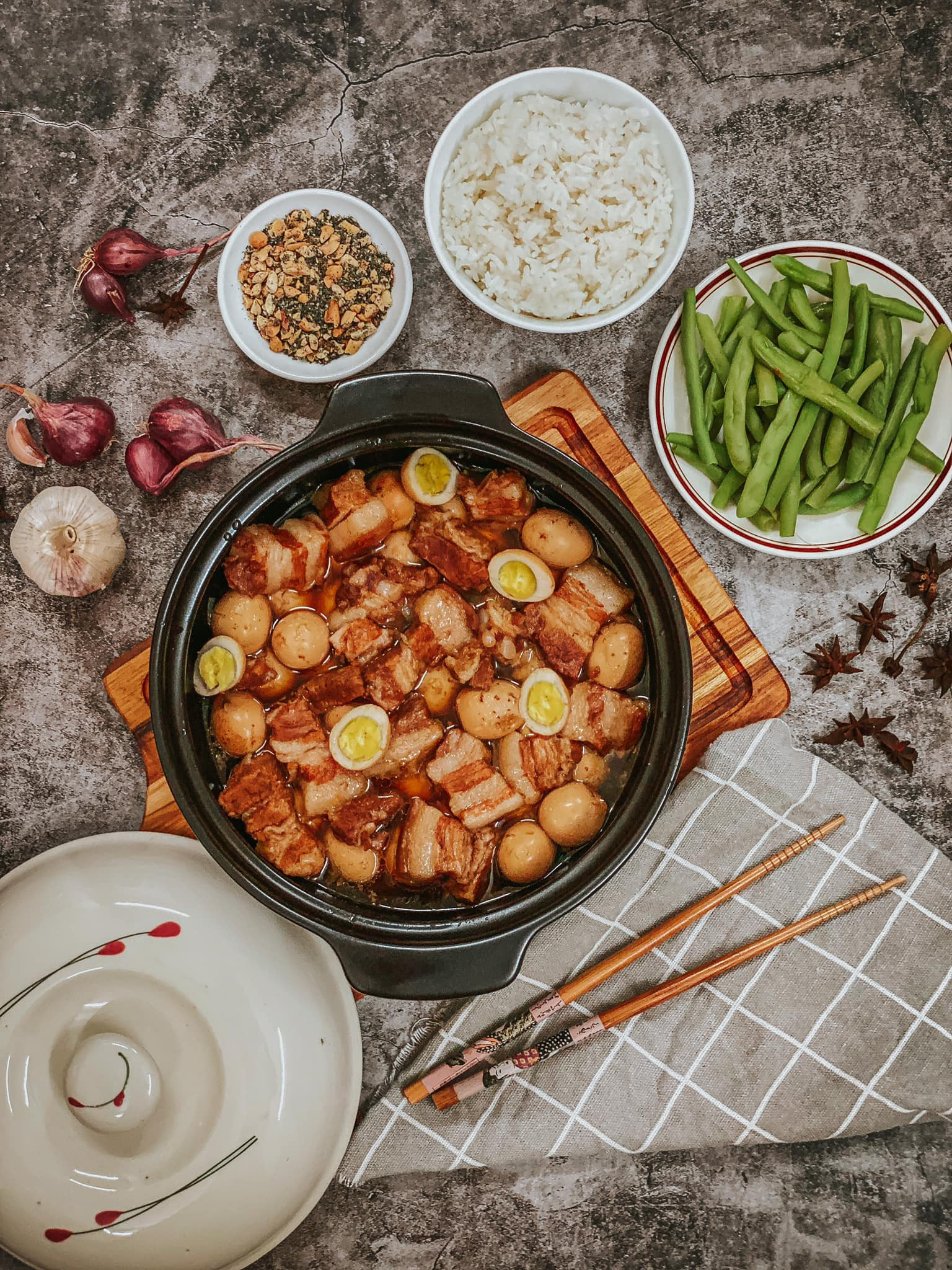 thịt kho tàu trang tura.jpg