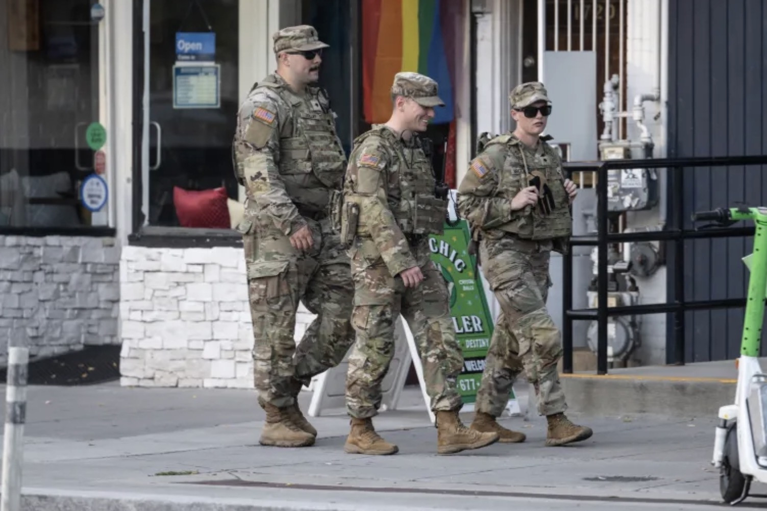 Tòa án Mỹ yêu cầu ông Trump dừng triển khai quân đội ở thủ đô Washington