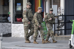 Tòa án Mỹ yêu cầu ông Trump dừng triển khai quân đội ở thủ đô Washington