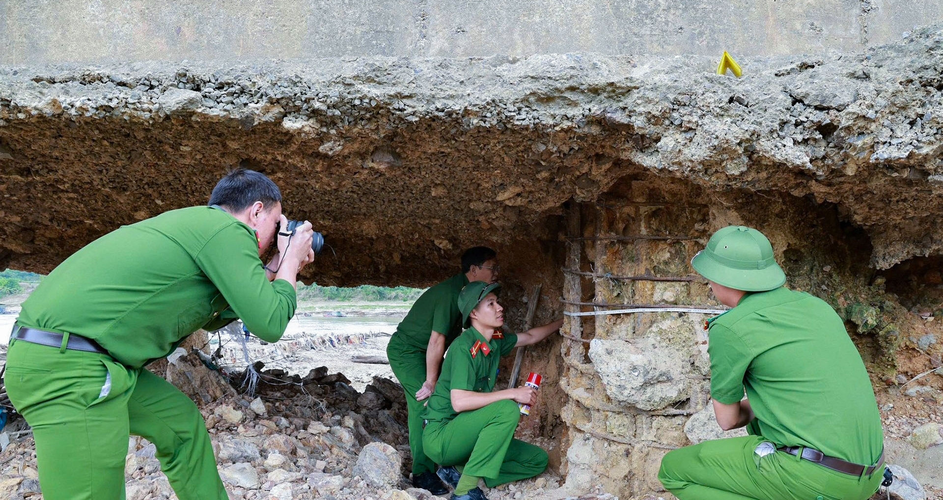 Trụ cầu Sông Lô trơ lõi thép: Nguyên cục trưởng nêu nguyên nhân, thời điểm 'cứu' cây cầu