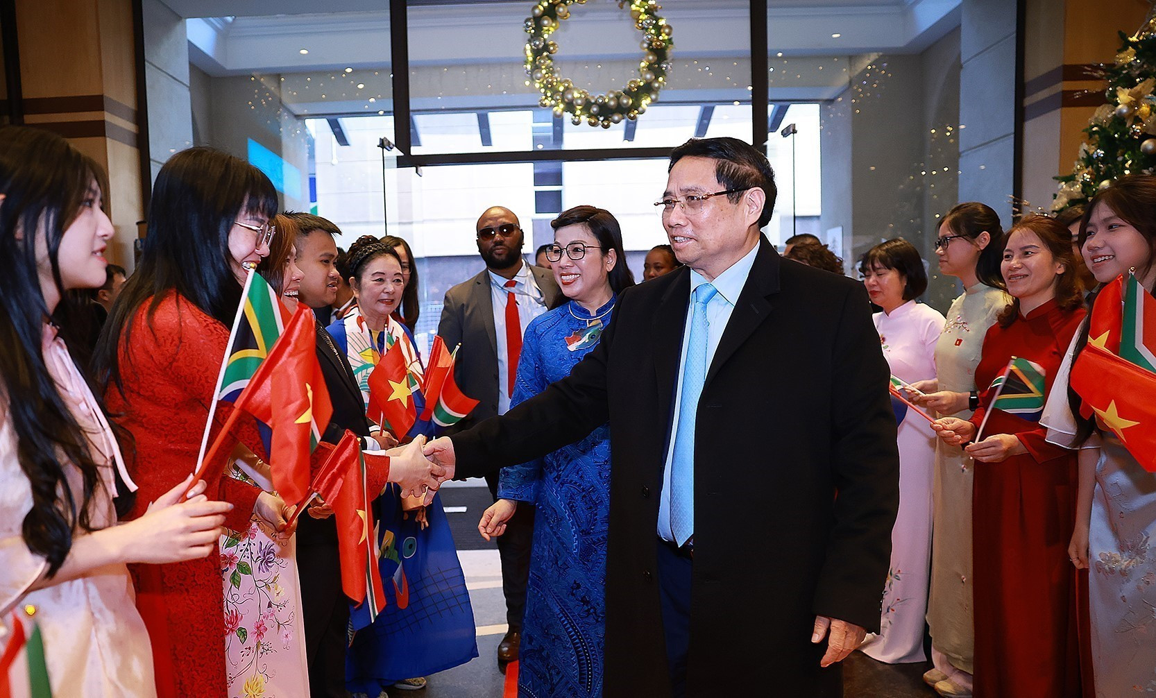 vnapotalthutuongbatdauchuyenthamduhoinghithuongdinhg20tainamphi8423584 17637072083201431749257.jpg