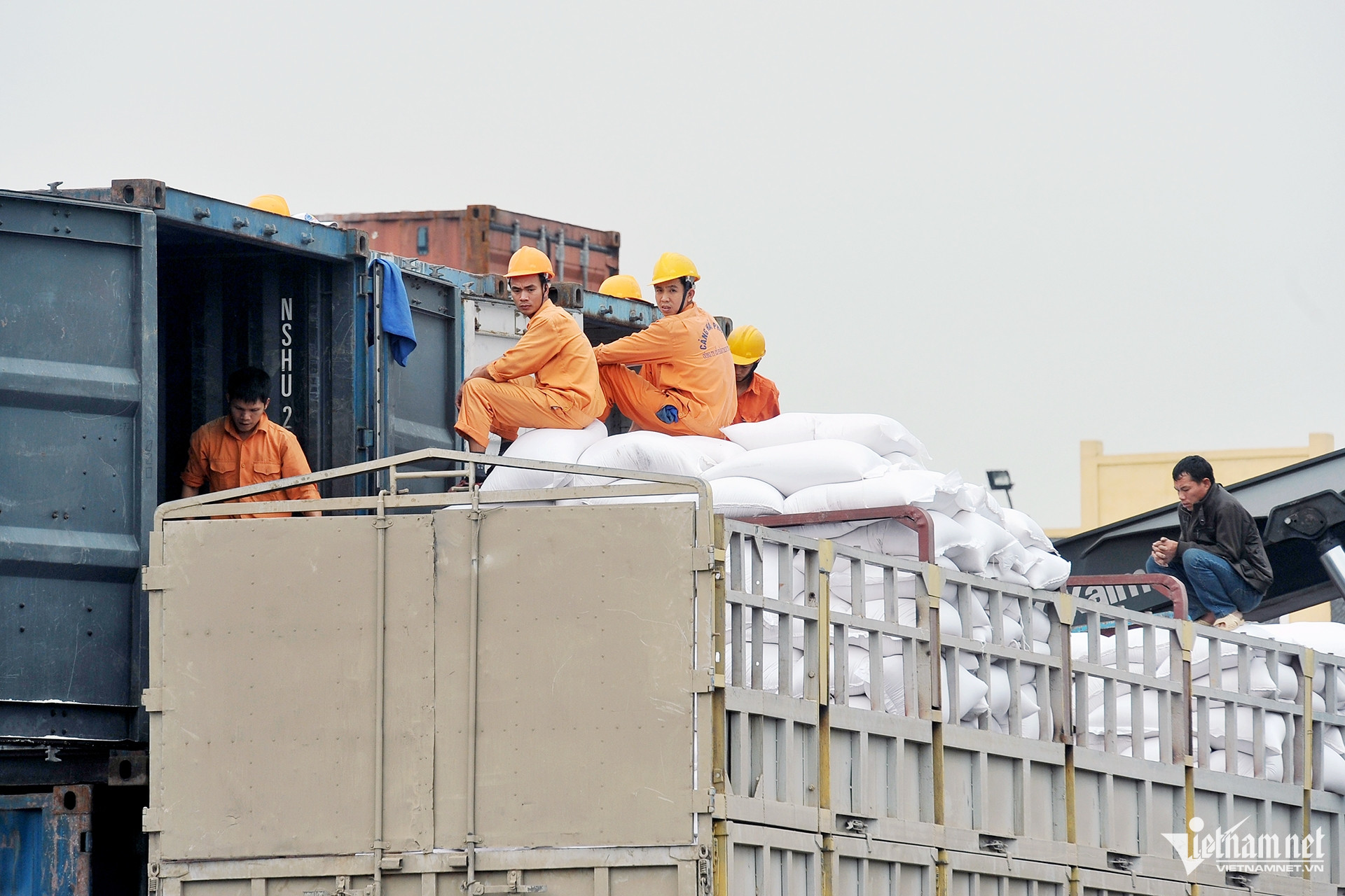 W-cong nhan cang Hai Phong (2).JPG.jpg