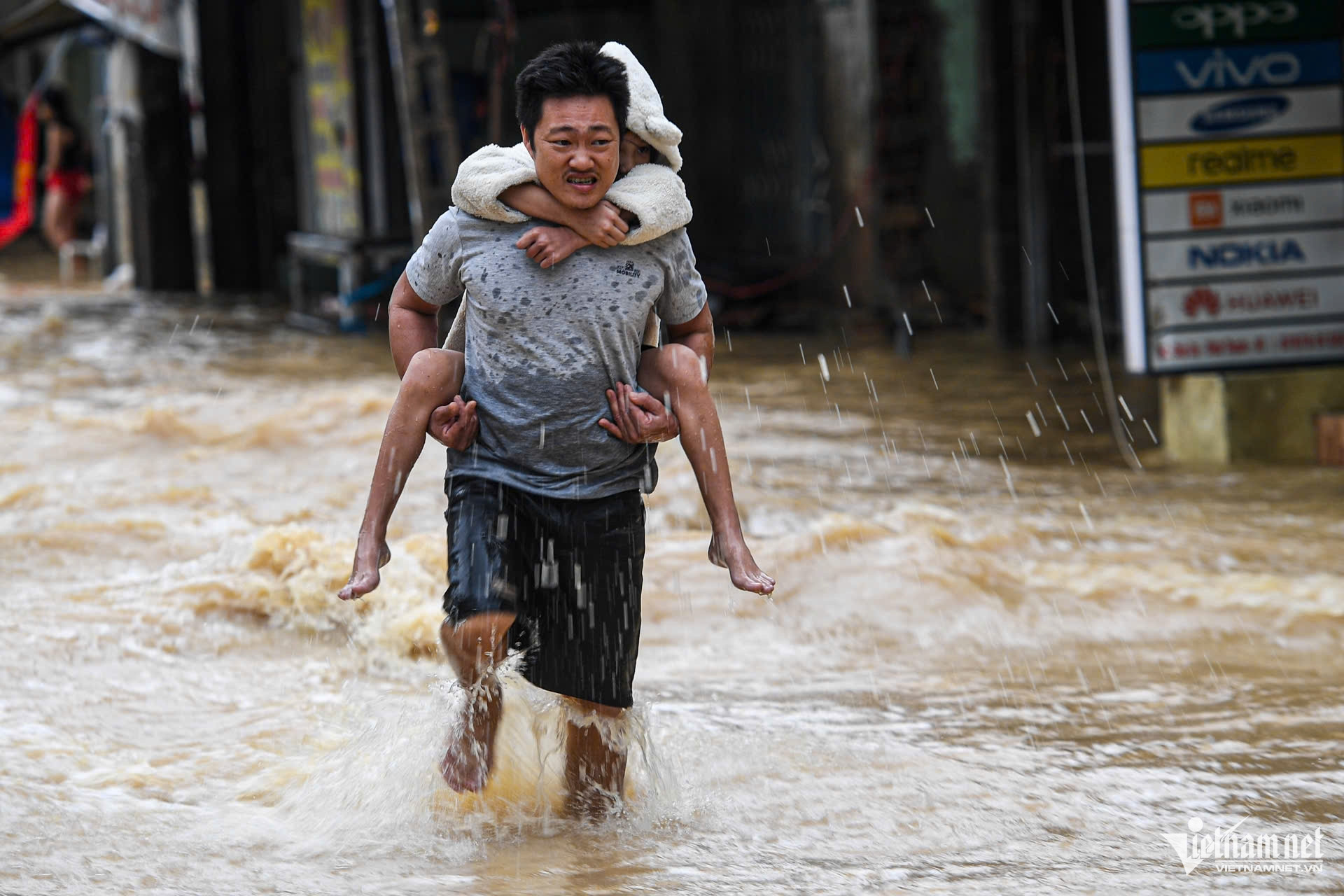 W-ngap lut Nha Trang (3).jpg