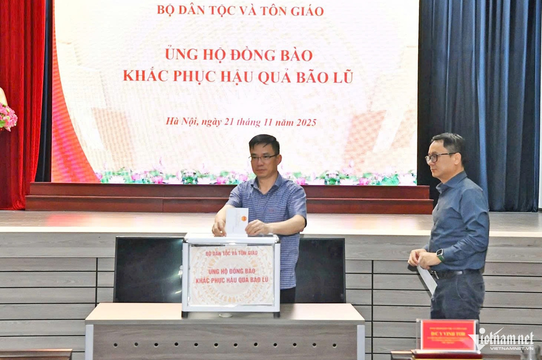 W-Ủng hộ bão 3.jpg