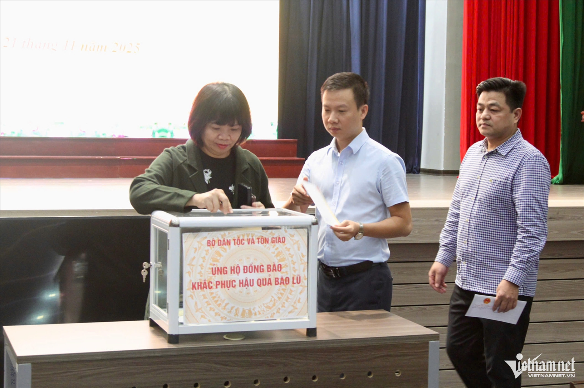 W-Ủng hộ bão 4.jpg