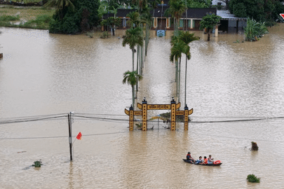'Nước dâng quá dữ dội, người lớn tuổi nhất cũng chưa từng chứng kiến'
