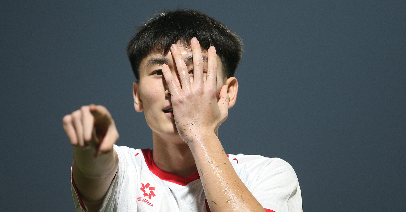 Cầu thủ U17 Việt Nam 'oẳn tù tì' đá penalty