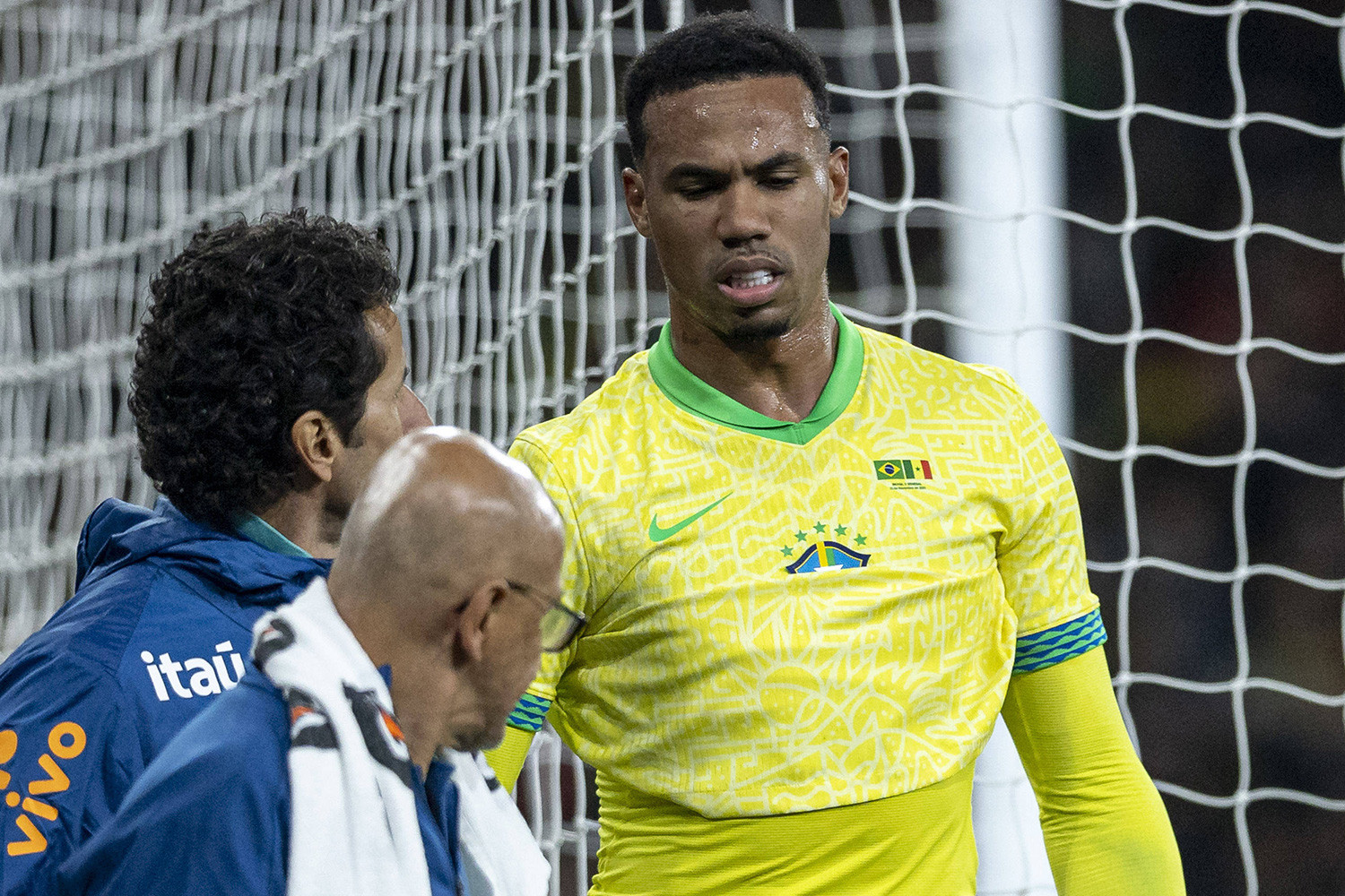 Gabriel Magalhaes trở lại Emirates với chấn thương. Ảnh: Imago