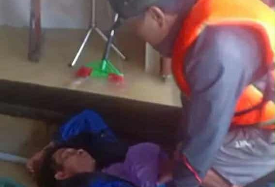 Phút cứu người đàn ông chới với giữa dòng nước lũ của tổ phó an ninh trật tự thôn