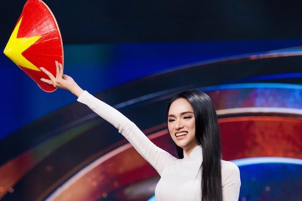 Tiếc cho Hương Giang...