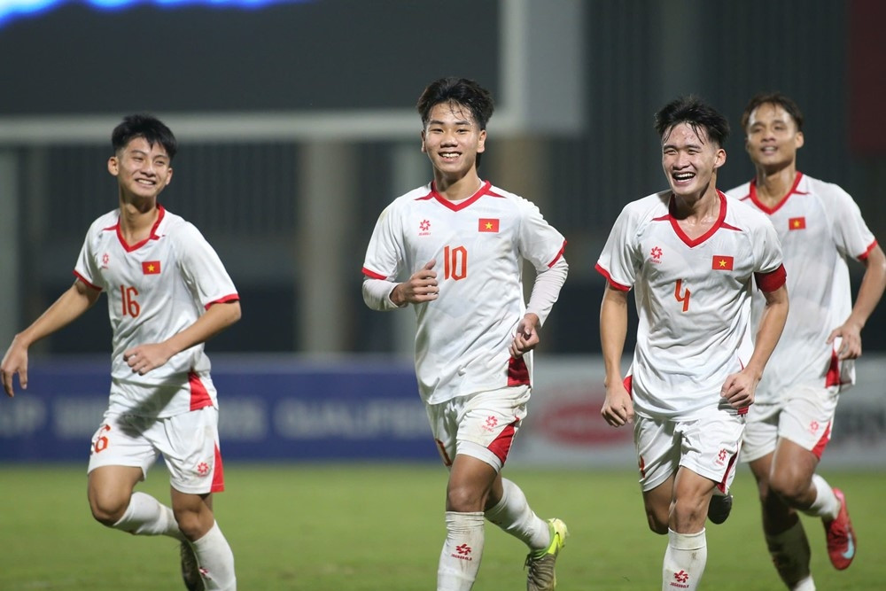 U17 Việt Nam thắng kiểu tennis trước U17 Singapore ở giải châu Á
