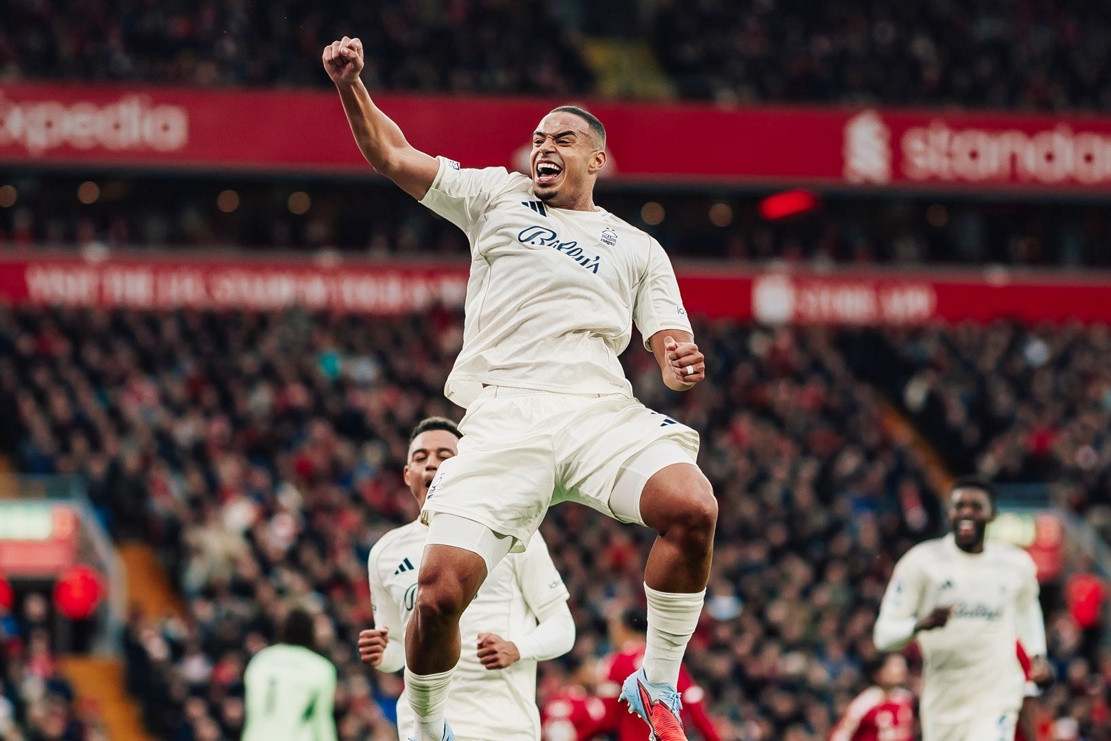 Liverpool thua thảm 0-3 ngay trên sân nhà