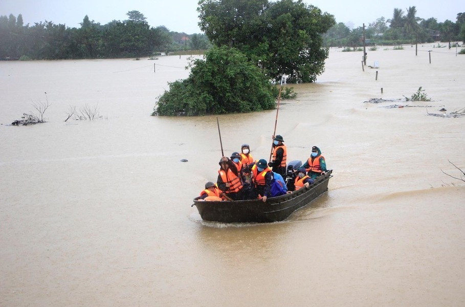 12 nguoi thiet mang va mat tich trong dot lu o mien trung tay nguyen 17.jpg
