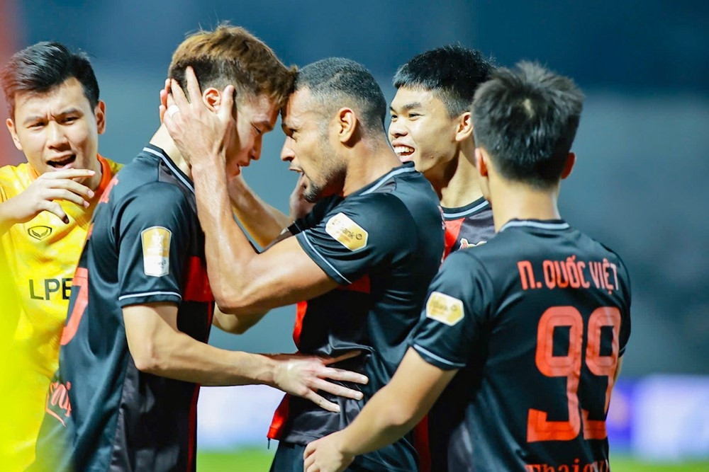 Đình Triệu mắc lỗi, Hải Phòng nhìn Ninh Bình lấy vé tứ kết Cúp QG