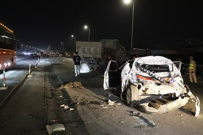 Hà Nội: Hiện trường vụ ô tô tải đâm hàng loạt xe tại vành đai 3 trên cao