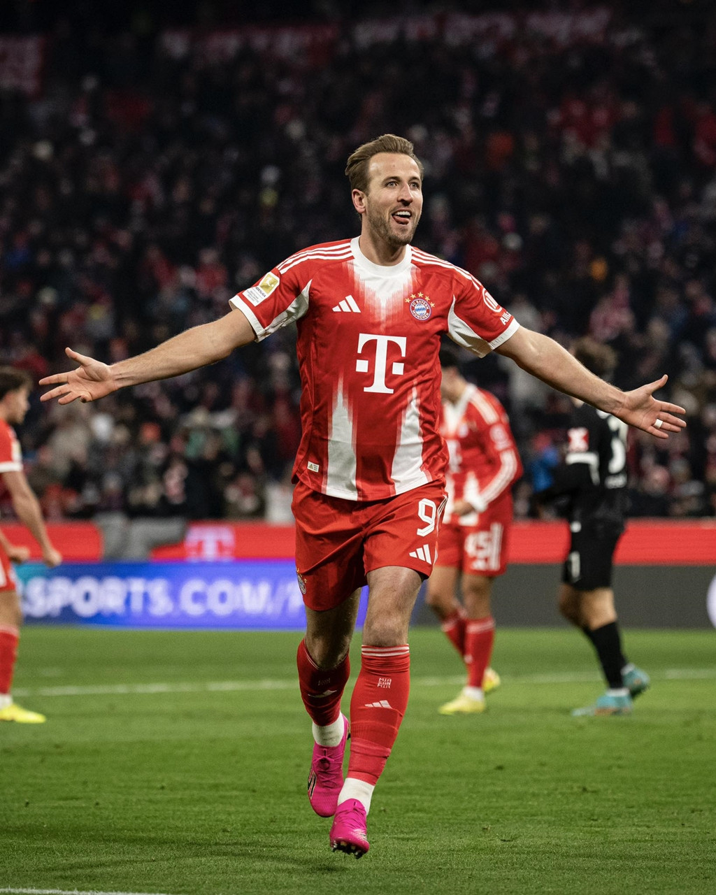 https://static-images.vnncdn.net/vps_images_publish/000001/000003/2025/11/23/harry-kane-bayern-88.jpg