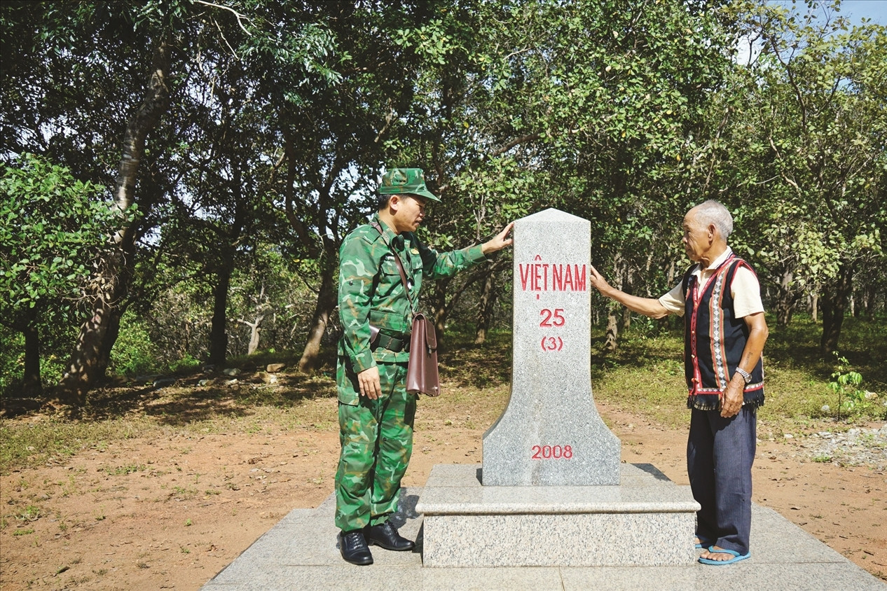 Những “cột mốc sống” gìn giữ bình yên biên giới Gia Lai