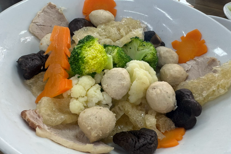 Rau xanh đắt đỏ, ăn trái cây thay thế được không?