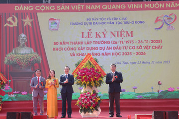 Thứ trưởng Y Vinh Tơr: Nhà trường phải là "vườn ươm văn hoá" để học sinh tự hào về nguồn cội