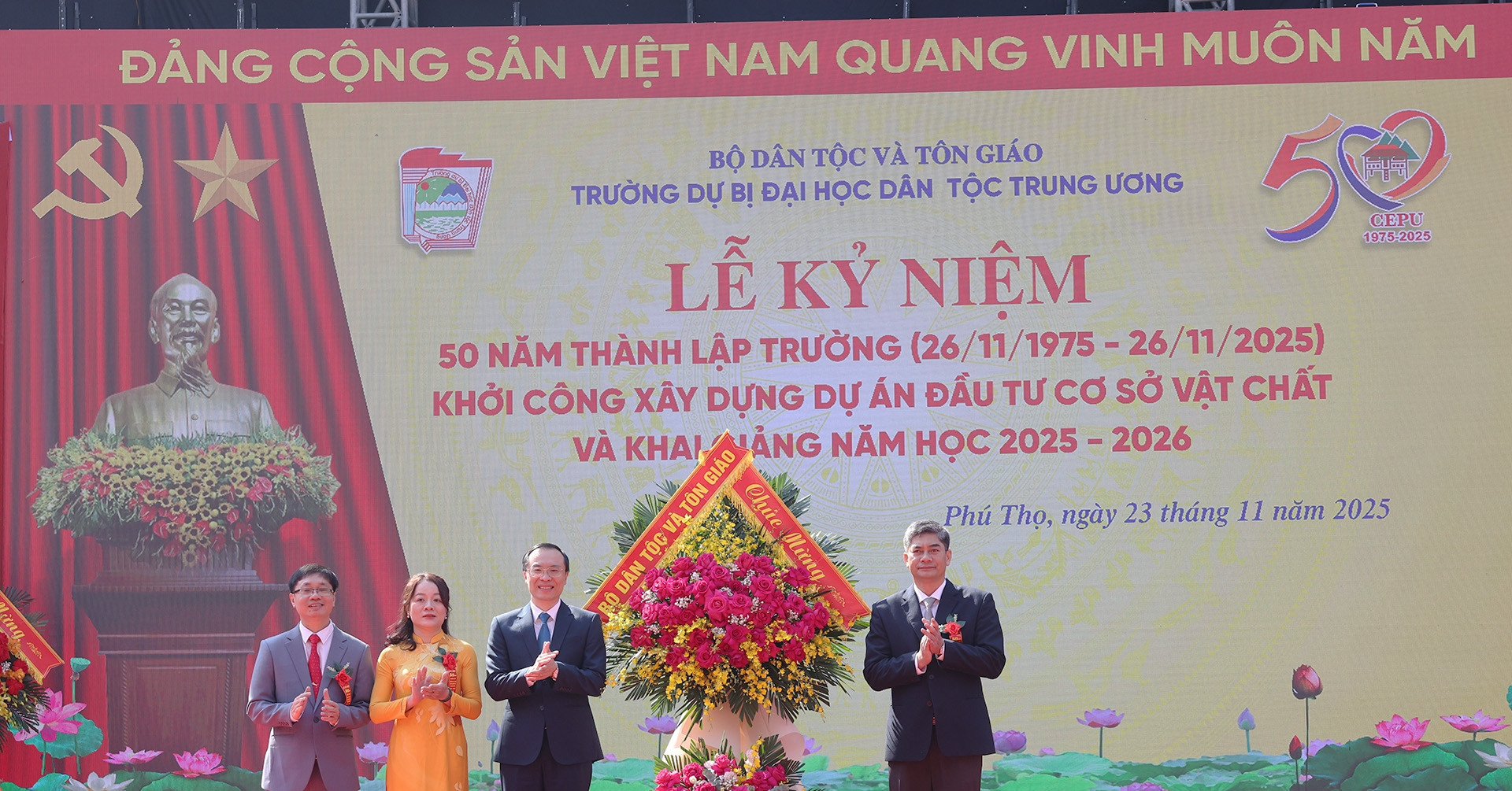 Thứ trưởng Y Vinh Tơr: Nhà trường phải là 'vườn ươm văn hoá' để học sinh tự hào về nguồn cội