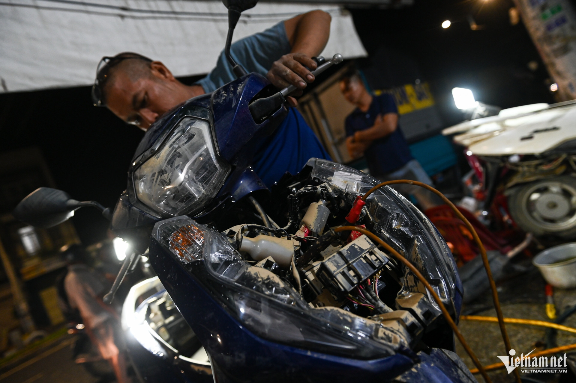 W-ngập lụt nha trang, sửa xe 4.jpg