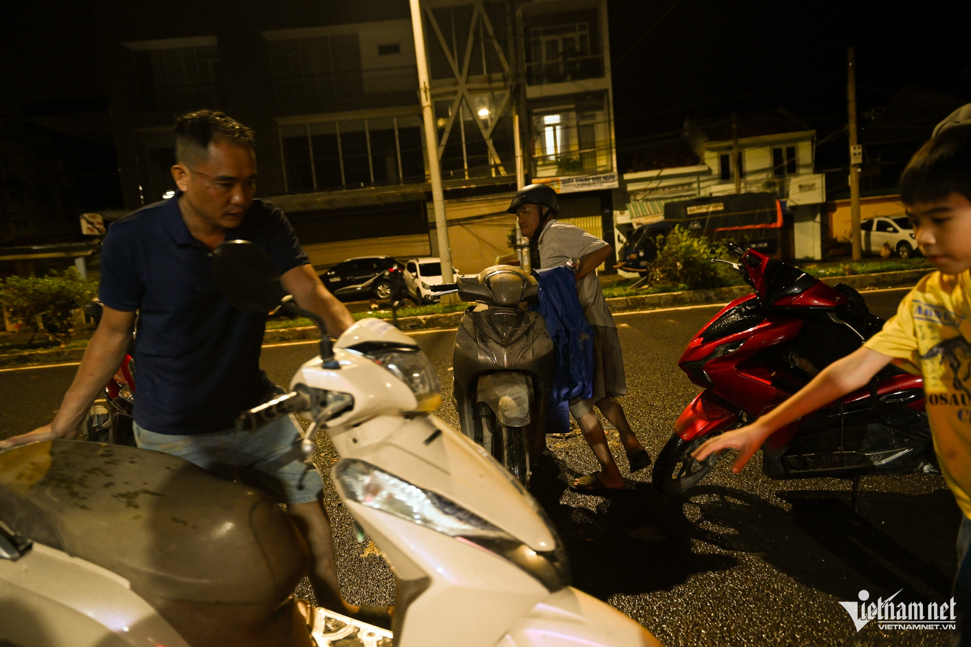 W-ngập lụt nha trang, sửa xe 6.jpg