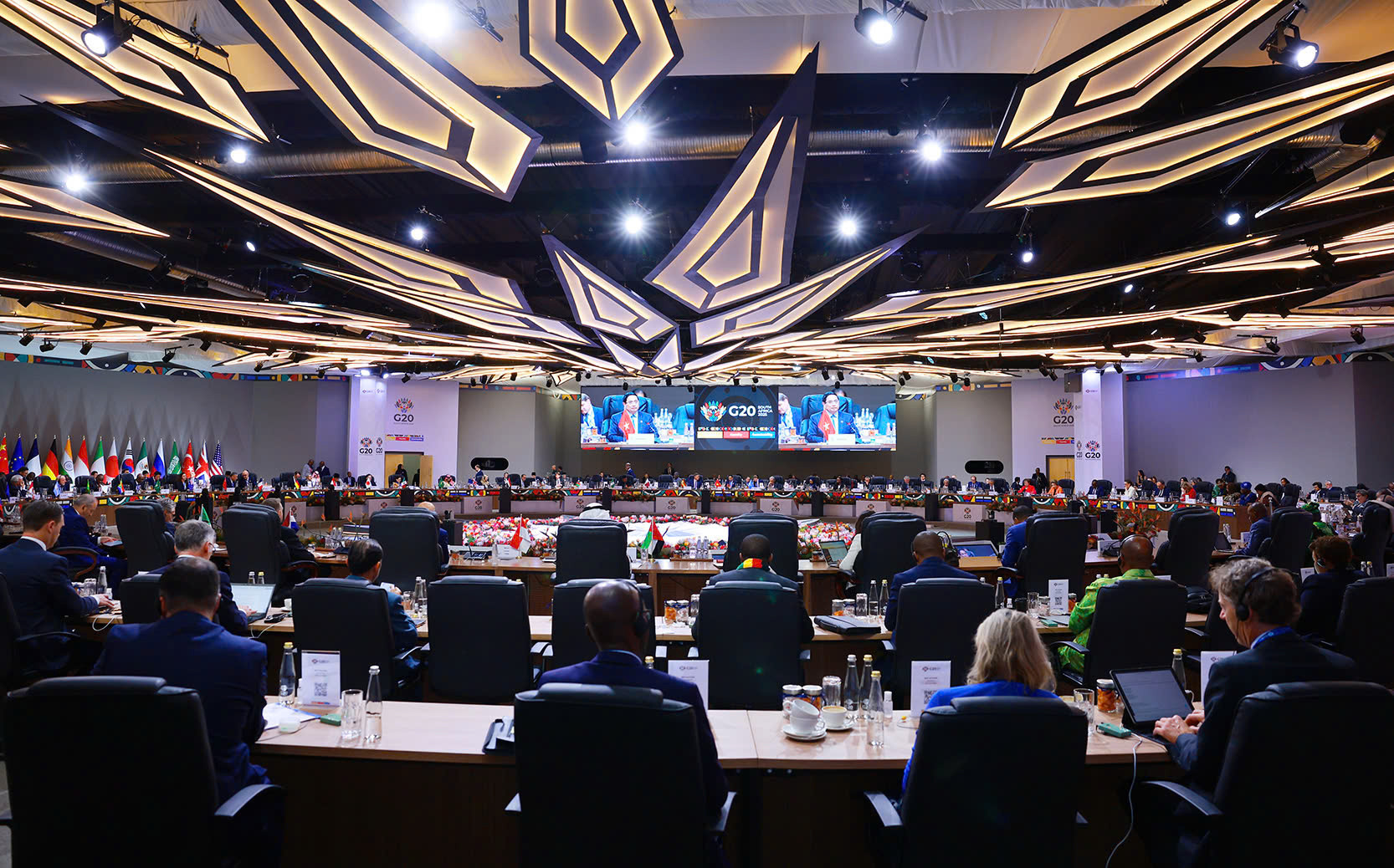 z72547059120968e318714c6944c037bb77a40ed1b9c09 1763899210910356631965.jpg