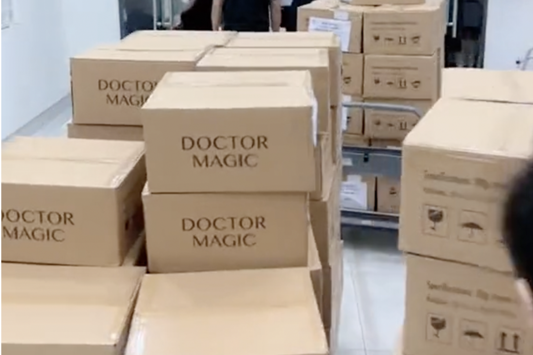 Bà chủ thẩm mỹ viện Mailisa bị bắt, khách mua mỹ phẩm Doctor Magic có được hoàn tiền?