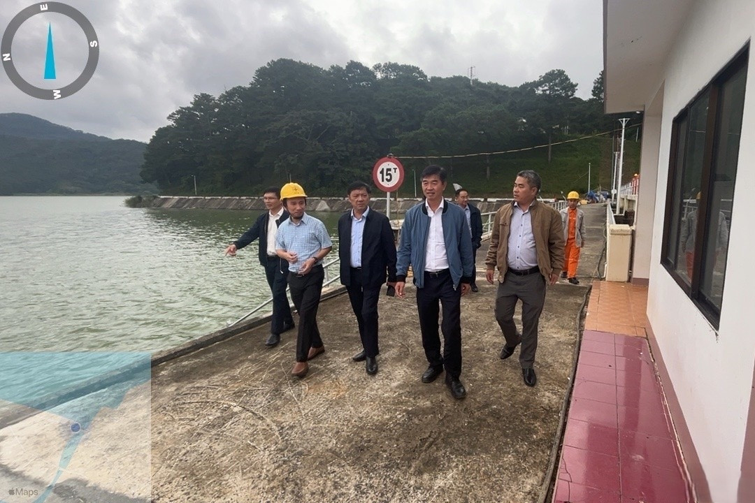 Hồ Đơn Dương xả điều tiết qua tràn đảm bảo an toàn công trình
