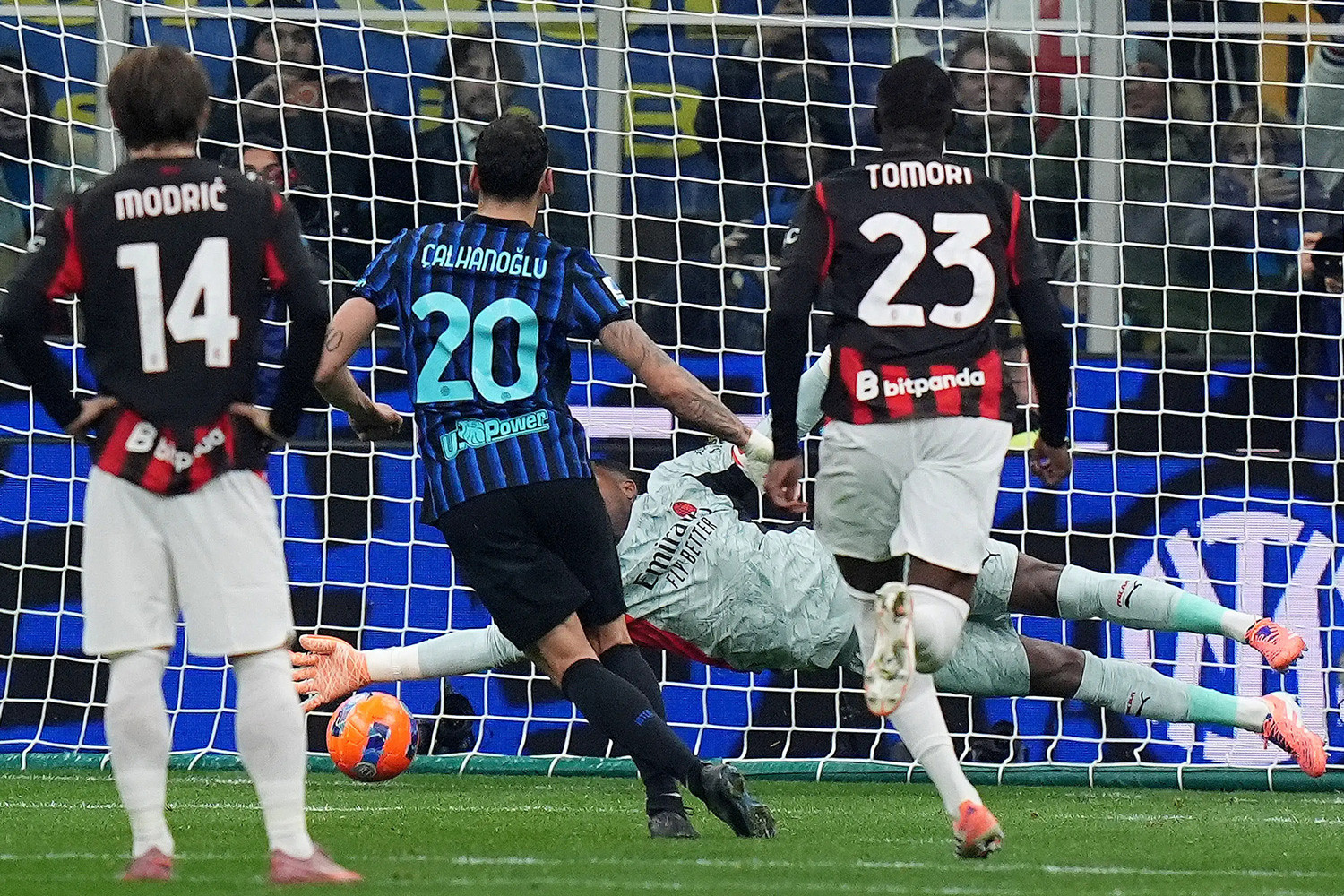 Maignan Inter Milan.jpg