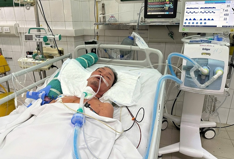 Người đàn ông 46 tuổi suy tim nguy kịch, vợ kiệt quệ vì gánh nặng chi phí