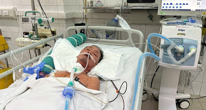 Người đàn ông 46 tuổi suy tim nguy kịch, vợ kiệt quệ vì gánh nặng chi phí