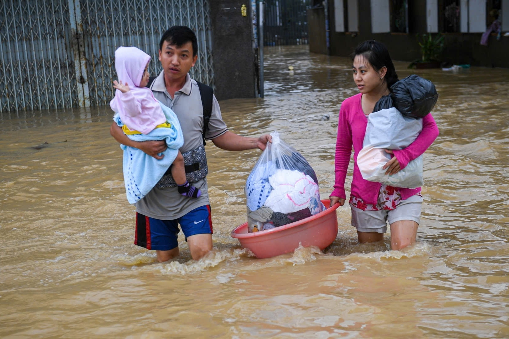 Nhận diện 5 bệnh dễ bùng phát sau mưa lũ