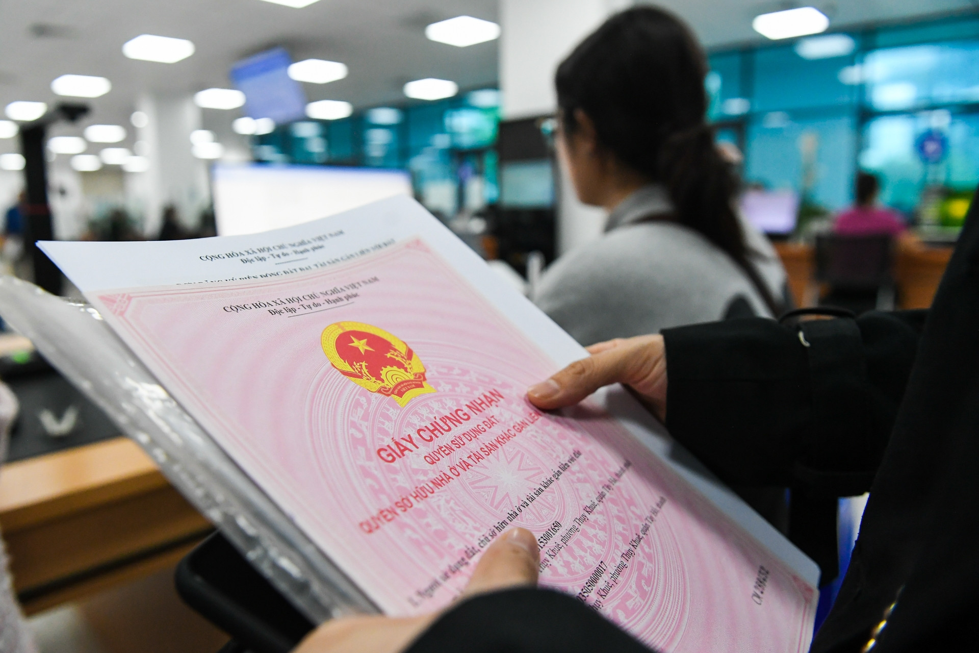 Thủ tục đăng ký đất đai: Cấp tỉnh hay cấp xã làm sẽ tốt hơn cho dân?