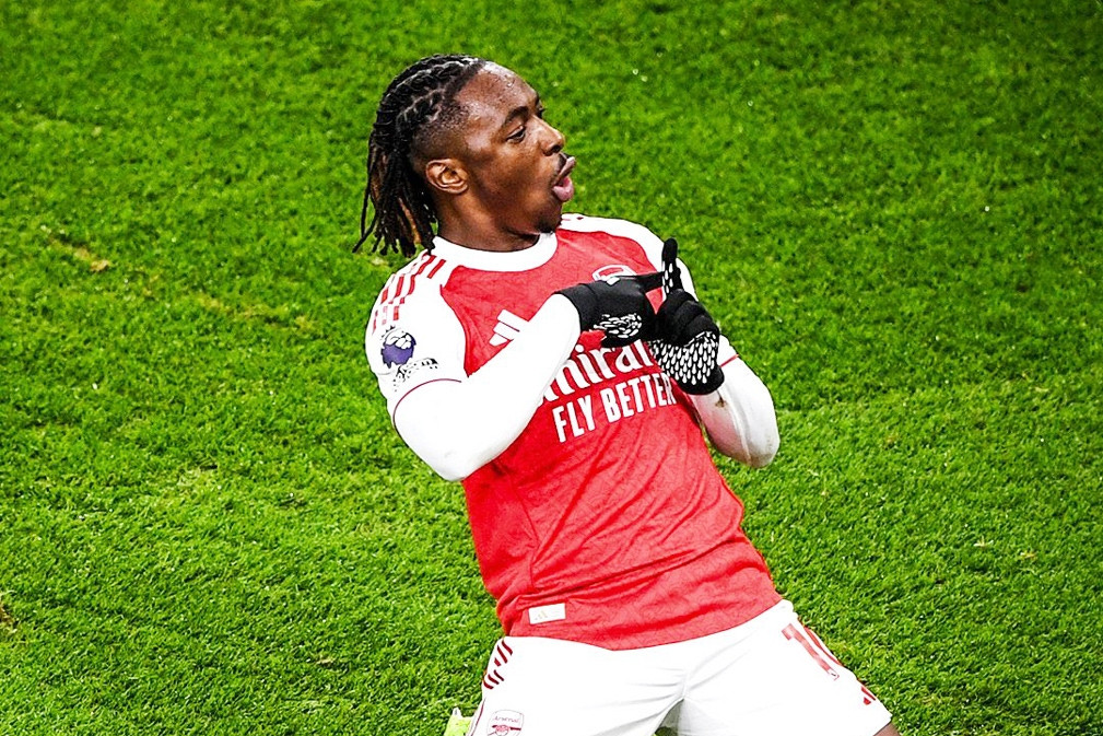 Eze lập hat-trick, Arsenal đè bẹp Tottenham