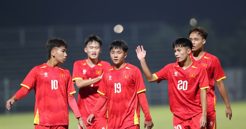 U17 Việt Nam trút mưa bàn thắng, chiếm ngôi đầu...