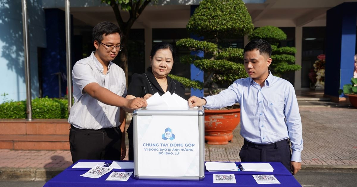 Trường đại học miễn toàn bộ học phí cho hai anh em sinh viên mất cha mẹ vì lũ