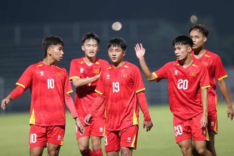 U17 Việt Nam trút mưa bàn thắng, chiếm ngôi đầu bảng của U17 Malaysia