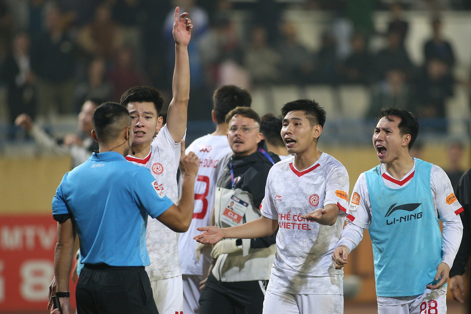 Vì sao cầu thủ Thể Công Viettel ăn mừng nhầm ở loạt luân lưu?