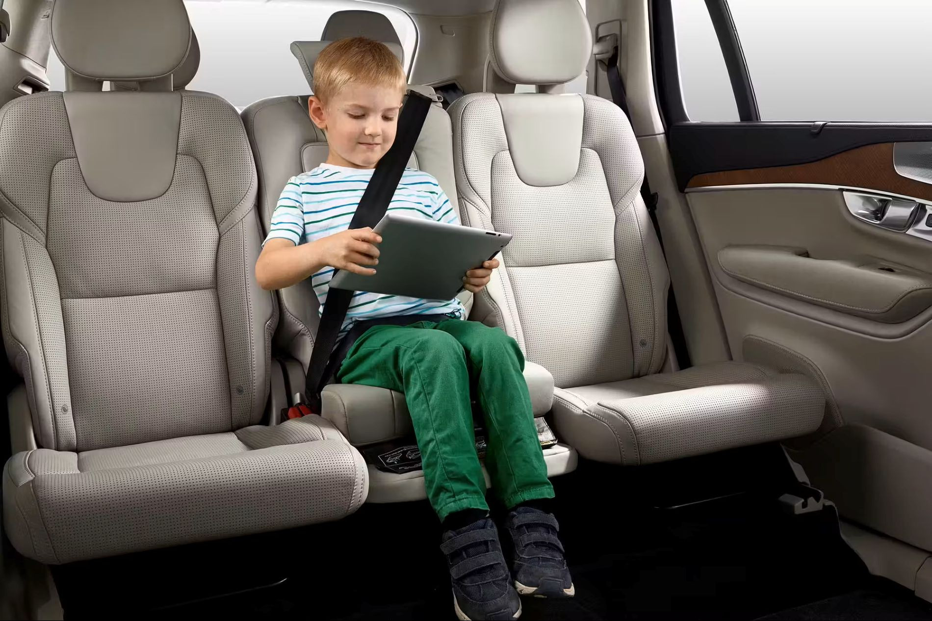 Volvo XC90 ghe nang.jpg