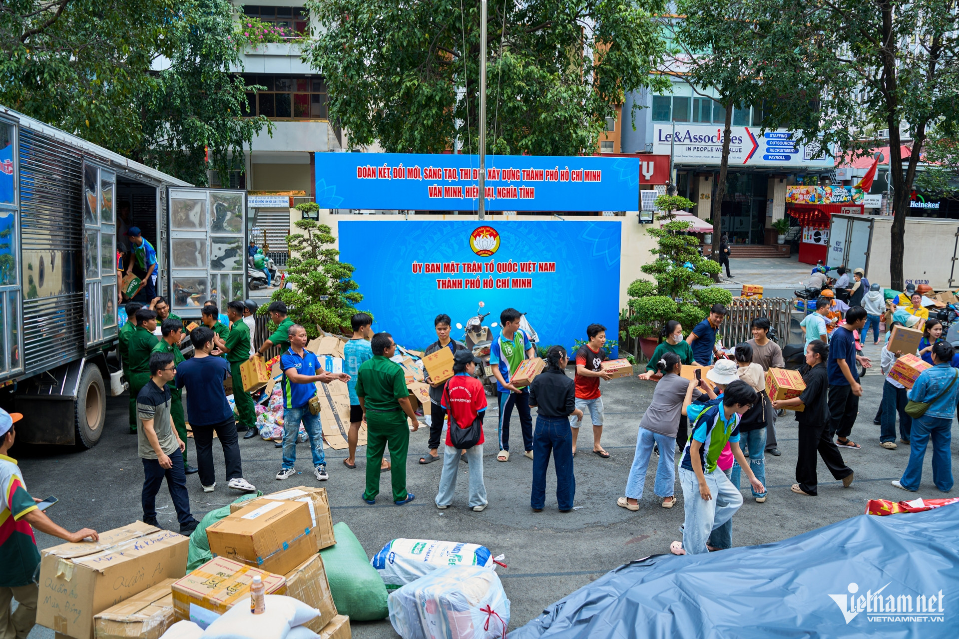 W-TPHCM ủng hộ mưa lũ 48.jpg